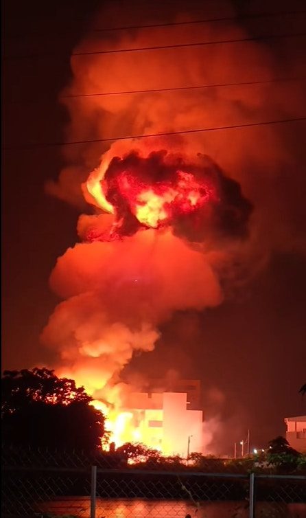 有網友拍下爆炸瞬間。（影片截圖）