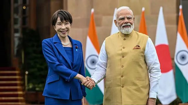 2026年7月2日，日本首相高市早苗与印度总理莫迪在印度新德里海德拉巴宫握手。