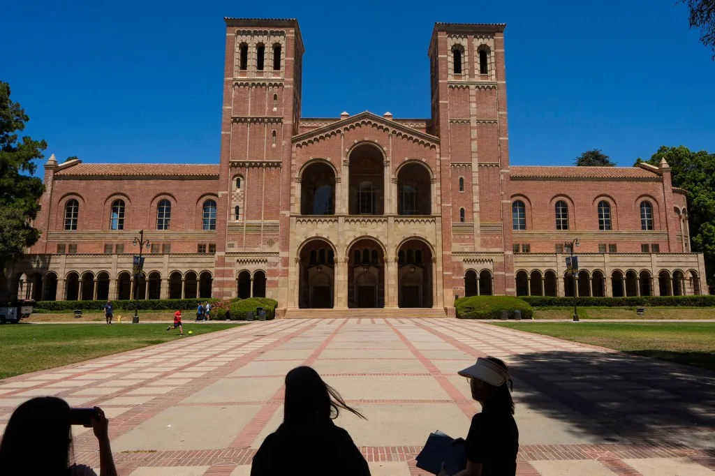 加州大学洛杉矶分校Royce Hall。