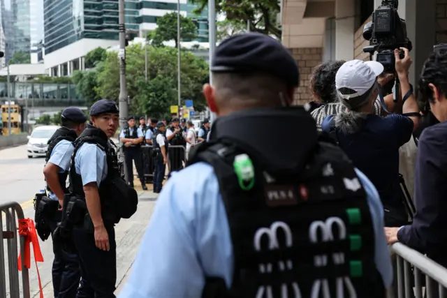 香港高等法院外大批军装警员戒备