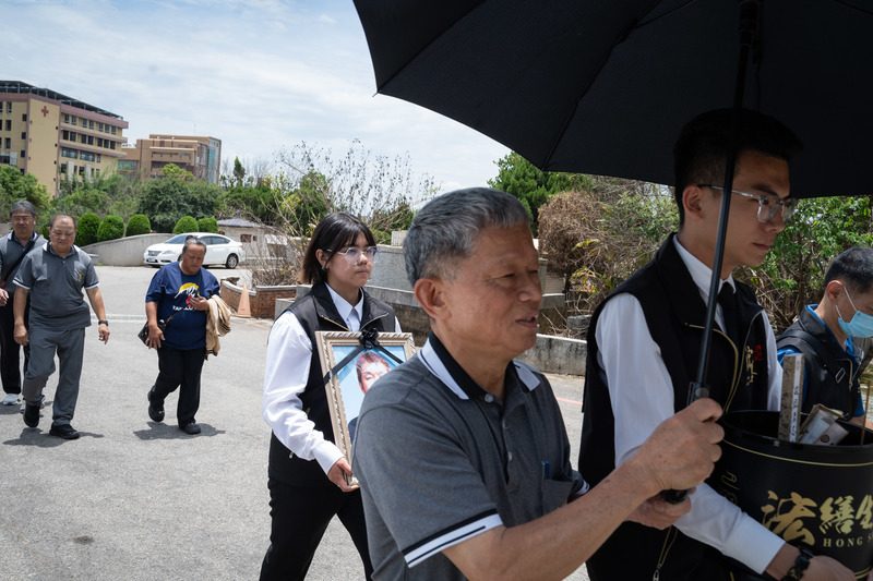 61歲的紀先生經歷死亡公告後，仍無親屬出面，由愛心慈善團體「台中市德善興善德會」安排最後一程。（攝影／唐佐欣）