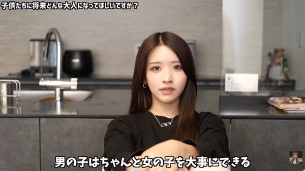 日模16岁带球闪婚2年后离异 谈育儿:儿子性教育要做好 3 ▲▼日模16歲就帶球閃婚 離婚2年吐心聲:定要做好兒子性教育。(圖/翻攝自YouTube/まやりんチャンネル)