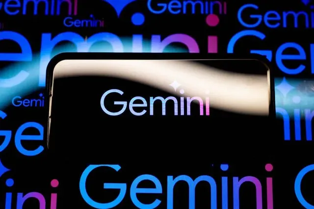 显示Gemini标识的手机,资料照片。