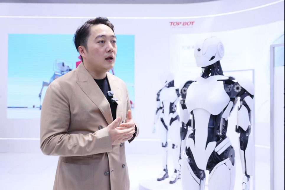 人形机器人白菜价内卷 桦之坚反其道押注高端管家机器人 3 07ad7193db2211828e093643006f113bfd678b01c83b547949a87b6f7b3ceef8 article