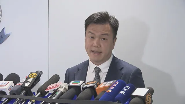 香港警方网络安全及科技罪案调查科高级督察卢震纲在记者会上讲话