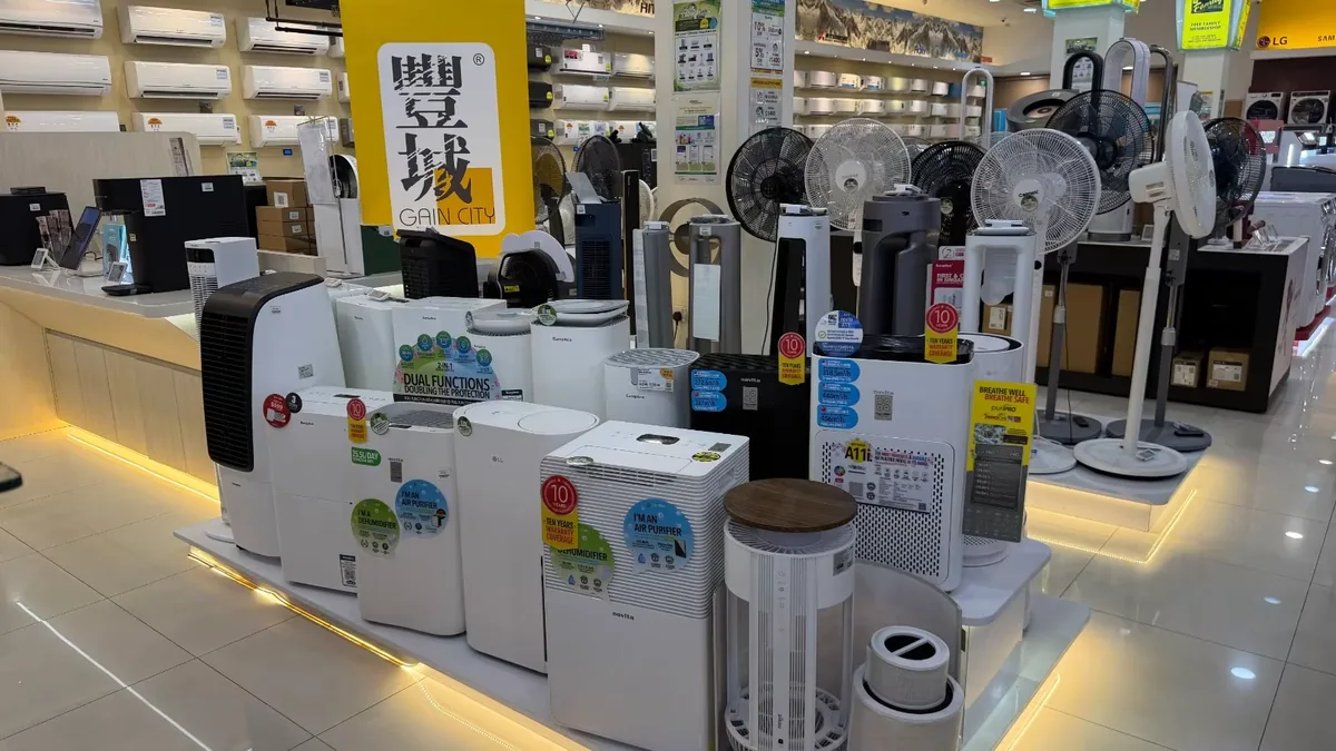 空气净化器销量暴增9倍 顾客急到连展示品都买 1 08762af733ab6b35a5bf44f42bb04306c92b5ed9c630ebdb867911d0832bbb22 article