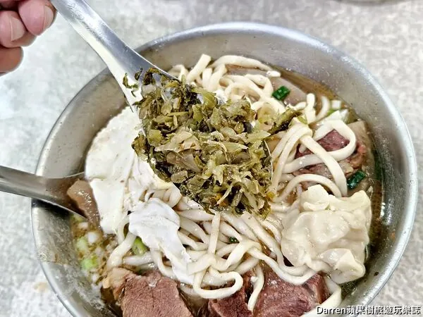 ▲▼台北大安古亭潮州街林記牛肉麵的半筋肉麵與免費加湯。（圖／《DARREN蘋果樹旅遊玩樂誌》授權提供）