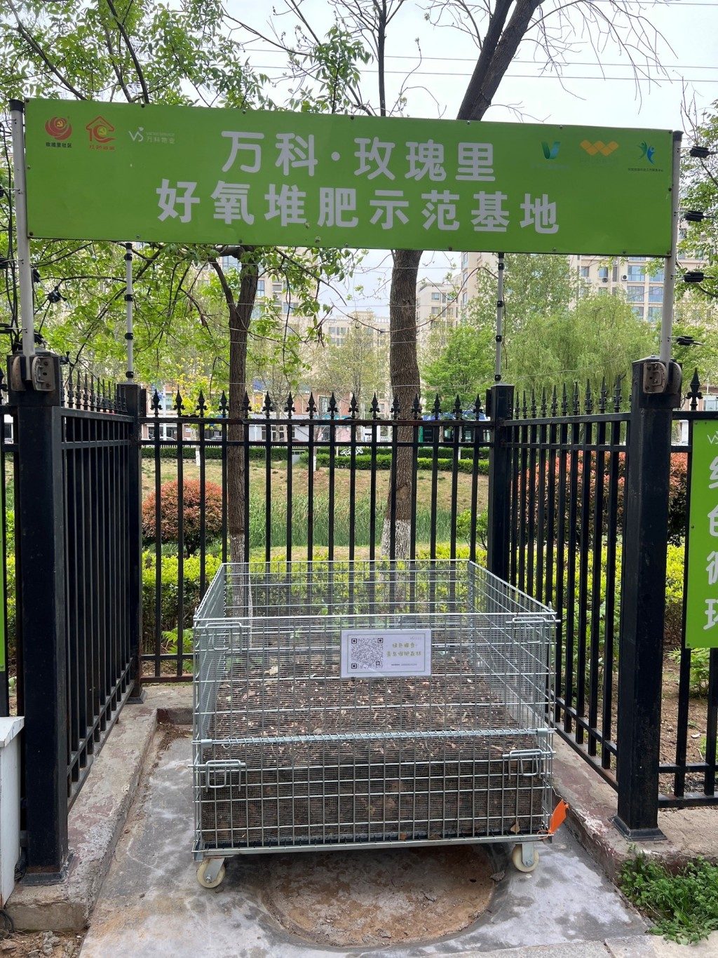 青岛社区堆肥实验:厨余落叶鸡粪变肥沃土壤 5 0b4c434140761644fd4e1bceba49e58976f92e0ef441a4b847cc0a85d5a68fc4 article