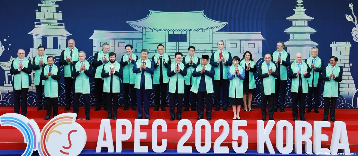 台湾劳动部长洪申翰赴南京 出席APEC部长会议 1 图为2025年10月31日至11月1日在韩国庆州举行的APEC领导人峰会