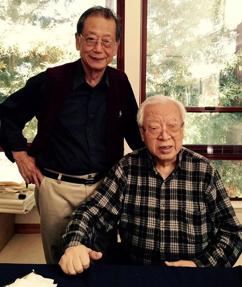 岭南画派代表画家欧豪年离世一年多 友人忆大师风范 1 作者與歐豪年(右)合影。(作者提供)