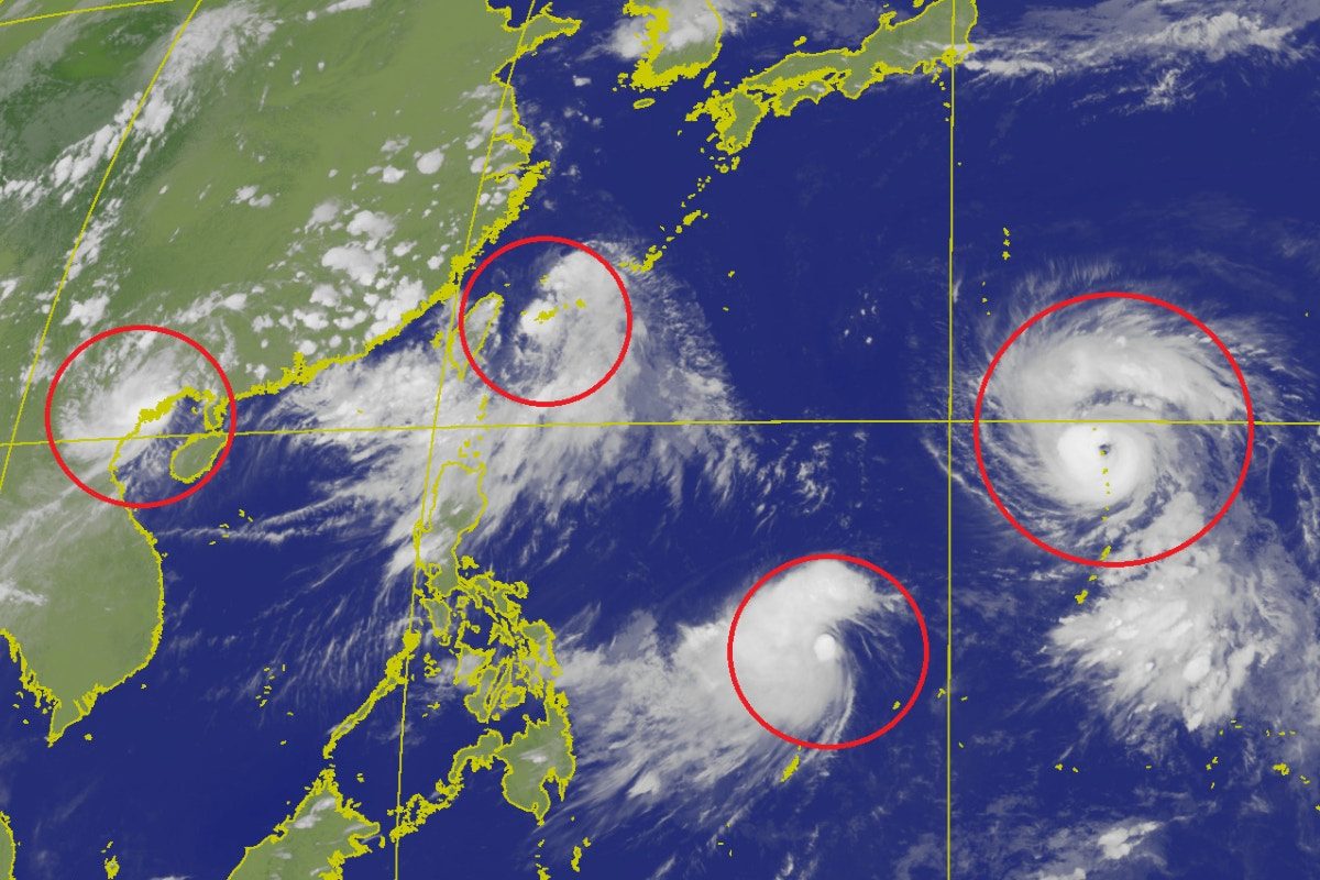 西北太平洋三风共舞 沙德尔或强台风级袭琉球影响游日 3 截至8月22日,西北太平洋有三旋共舞,左至右分別是熱帶風暴紫檀、熱帶低氣壓簡拉維、正在成為熱帶氣旋的低壓區、颱風沙德爾。(台灣交通部中央氣象署網頁截圖)