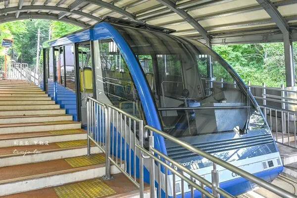 北九州皿仓山夜景攻略!免费接驳巴士、缆车票价一次看 7 ▲▼日本北九州皿倉山展望台的纜車交通、夕陽與夜景。(圖/《周花花》授權提供)