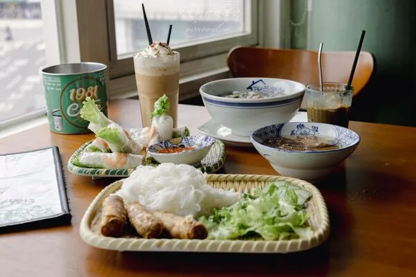 ▲▼1981 Cafe的越南餐點與復古空間。（圖／《黑皮的旅遊筆記》授權提供）
