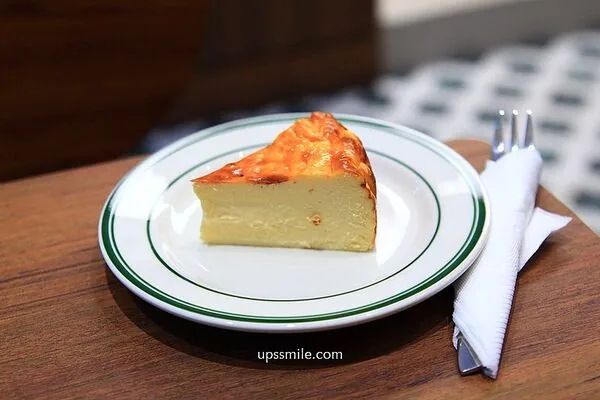 ▲▼Caffè Fortuna走木質調風格，也是寵物友善咖啡廳。（圖／《UPSSMILE向上的微笑萍子》授權提供）