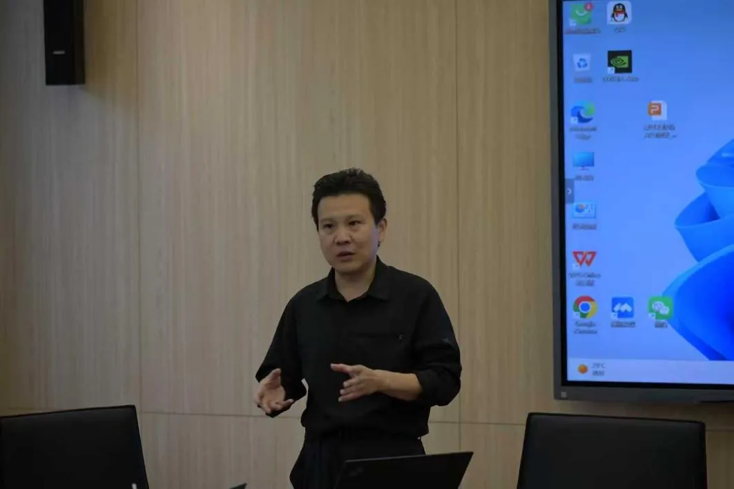 王闯闯:历史研究中AI常产生四类幻觉,主张「不求AI可信,但求可解、可核验」 2 124e7b2a1ec6c87e5e2c3395ca66e1b204816f7f34851f9bd06ca78b48fc7917 article