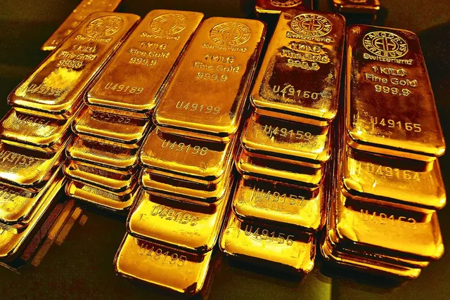 成堆的一公斤金条