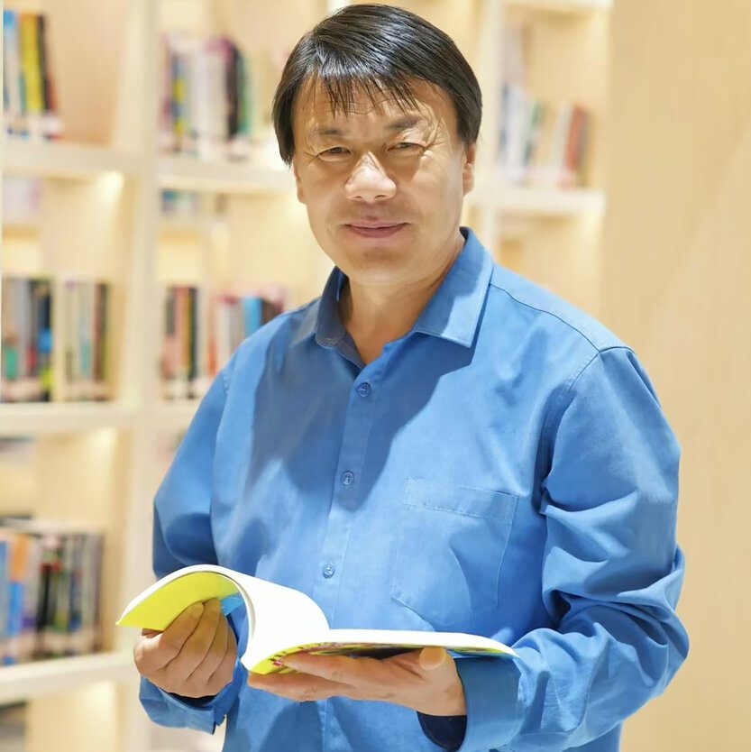经济悲观蔓延 农民工文学何以引发中国读者共鸣 3 上个月,王计兵凭借关于其外卖骑手工作的诗歌赢得了中国最负盛名的文学奖项之一。