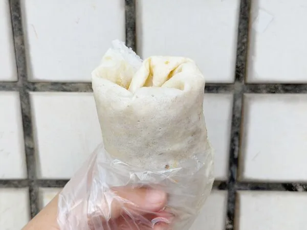 ▲▼鶯歌來來現做潤餅的現做潤餅。（圖／《Viviyu小世界》授權提供）