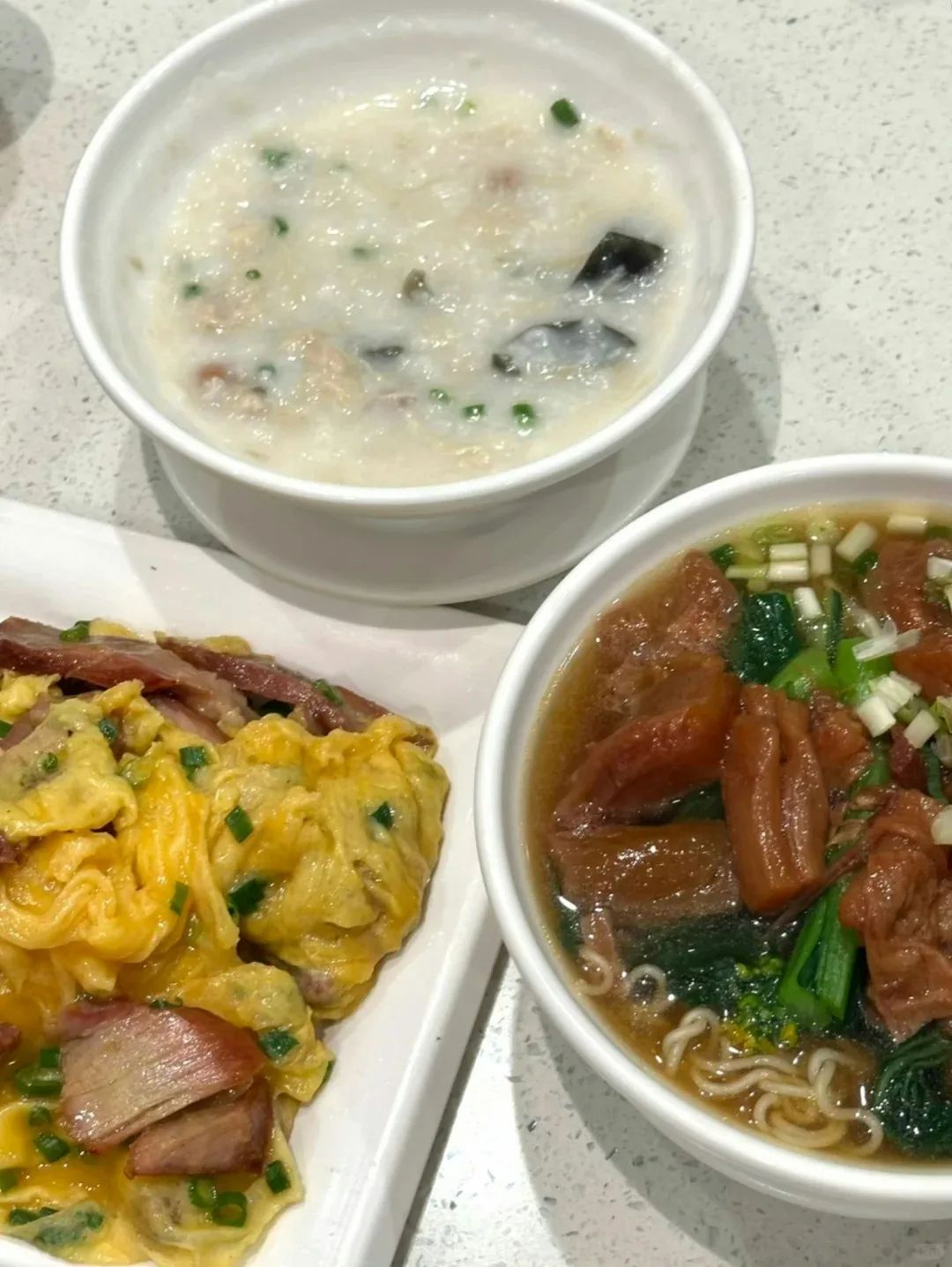 皇岗口岸美食10大推介|水围夜市/牛肉火锅/秘制鸡煲/潮汕海鲜面 11 香港新發燒臘茶餐廳(小紅書@黑貓一定是警長嗎)