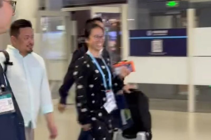 洪申翰抵南京出席APEC部长会议 系赖清德上任后首位赴陆部长 1 勞動部長洪申翰(左2)20日晚間抵達南京祿口國際機場,將參加21日在南京舉辦的亞太經濟合作組織(APEC)人力資源發展部長會議(HRDMM)。他是總統賴清德上任以來首位赴中國大陸的部長。(讀者提供)中央社記者馮昭南京傳真 115年9月20日
