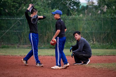 哈佛毕业生放弃华尔街 在小联盟浮沉追逐大联盟梦 7 訓練效率化、校長教練兼課輔、攜手大學客製化教案──花蓮三民國中棒球班「減C」之路