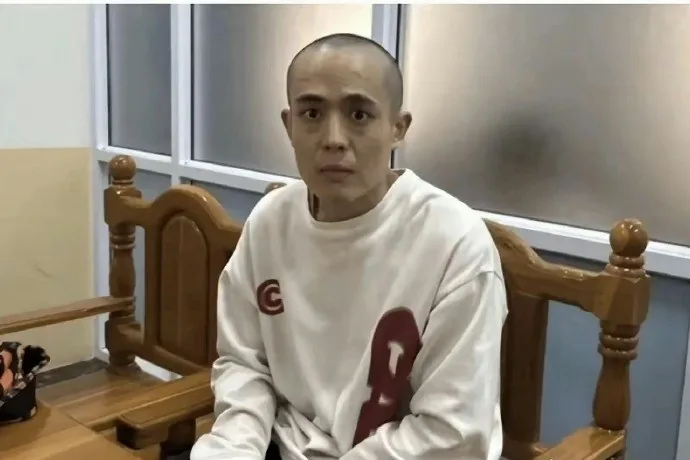 央视揭王星绑架案细节:4天遭转卖3次 图用钱换生路获绝望回复 2 王星被救回時神情依然恍惚。(微博圖片)