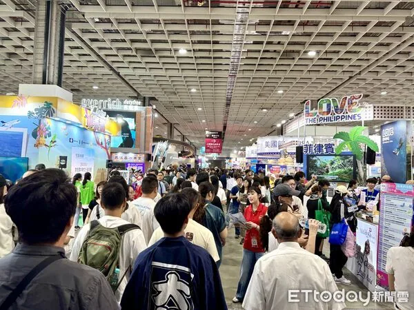 ITF台湾国际旅展11/6登场 日本馆252摊创新高、门票仅售两天 2 ▲2025ITF台北國際旅展今(9日)人潮。(圖/記者彭懷玉攝)