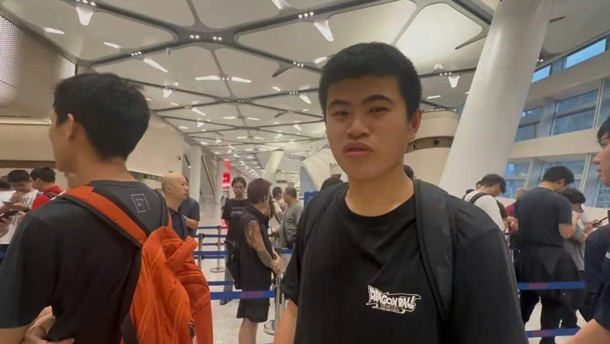內地旅客灝先生也是首批經新皇崗口岸從深圳到香港的旅客。（許靖雯攝）