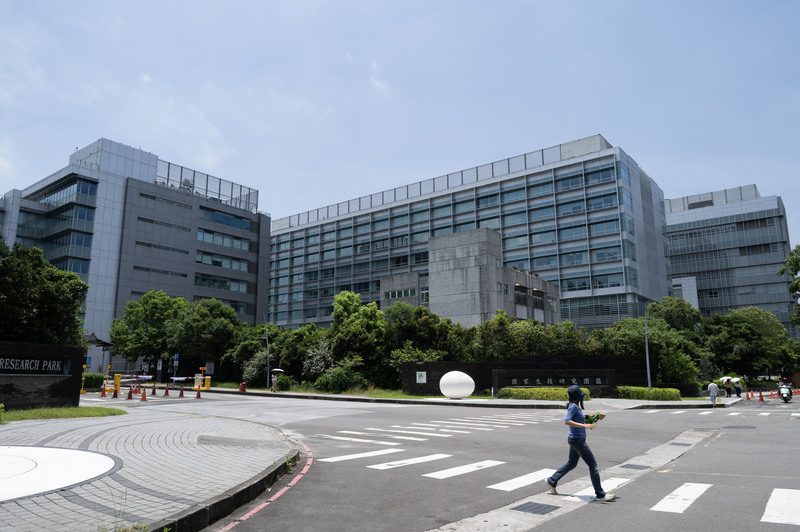 政府長年將生醫領域視為重點產業，以國家補助資助研究，鼓勵研究成果走向臨床應用與市場。但北醫台大案也凸顯，當學術成果進入公司、技轉階段時，成果歸屬與利益揭露都是不容忽視的關鍵問題。（攝影／楊子磊）