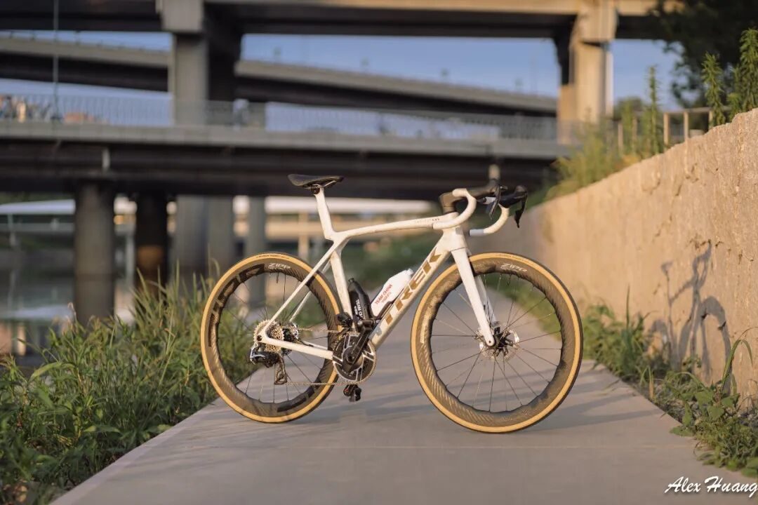 最值得买的顶级公路车?TREK 八代 Madone 评测 26 1a5f9fad0544de0d61d41b7e179052b63a090d2514705be0c459b3537182cd87 article