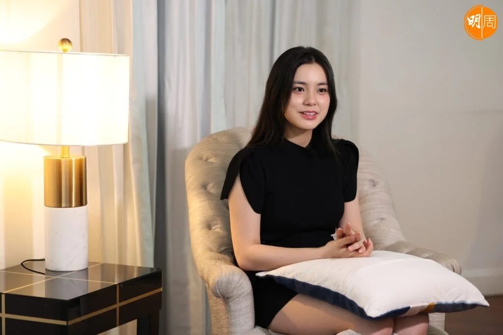 【Shall We Talk】姚焯菲与Yumi惯性互寸互窒 | 14岁参加《声梦》全因爸爸想留纪念 | 唔认学霸守承诺学业为重 成绩好非靠聪明 | 姚焯菲专访 18 1b28f08d8c964f604eb0af410a5c34fa2c6bbc6530ffc118afbeca5da5228bc1 article
