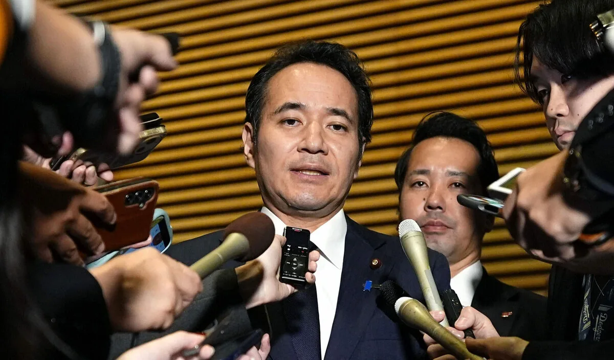 日本农相簗和生10月14日下午在首相官邸向首相高市早苗提交辞呈后接受采访