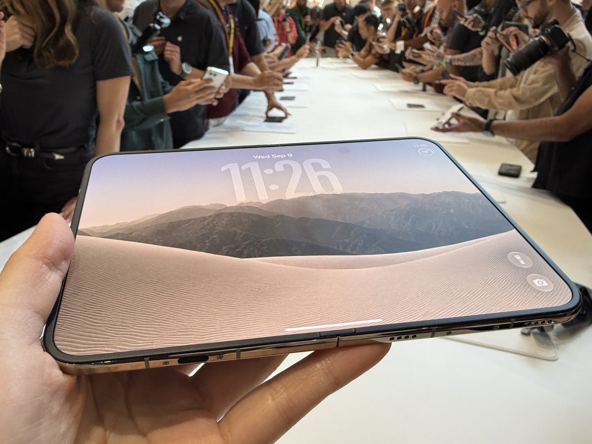一文看尽苹果新品发布会:折叠屏iPhone终于来了,起售价15999元 2 1de6c0039e26371837825be22156324250f72e234e5bb4a8500bae643be374b5 article