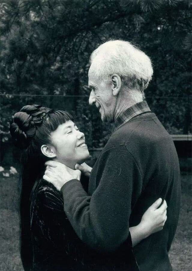 草间弥生印象记:绘画是她生命的存在方式 3 1e28b2cdfcb2c6a76bd4065ac30b6ac0e8b8c22f3d4f1945a2213713718b0bf6 article