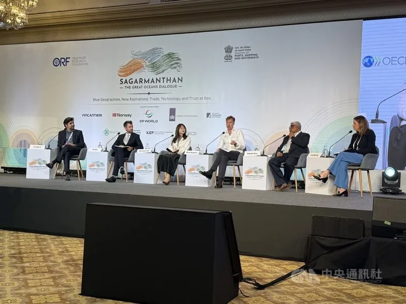 印度智庫「觀察家研究基金會」（ORF）與印度港口、航運與水道部舉辦的「薩加爾曼坦：大洋對話」（Sagarmanthan: The Great Oceans Dialogue）7日起在新德里舉辦一連3天的活動，吸引來自70個國家或地區，超過1200位代表參加。圖為活動中的一場專題討論。中央社記者李晉緯新德里攝　115年10月9日