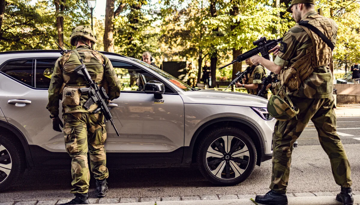 挪威国民警卫队2023年演习期间使用的赫兹租赁车。资料照片。