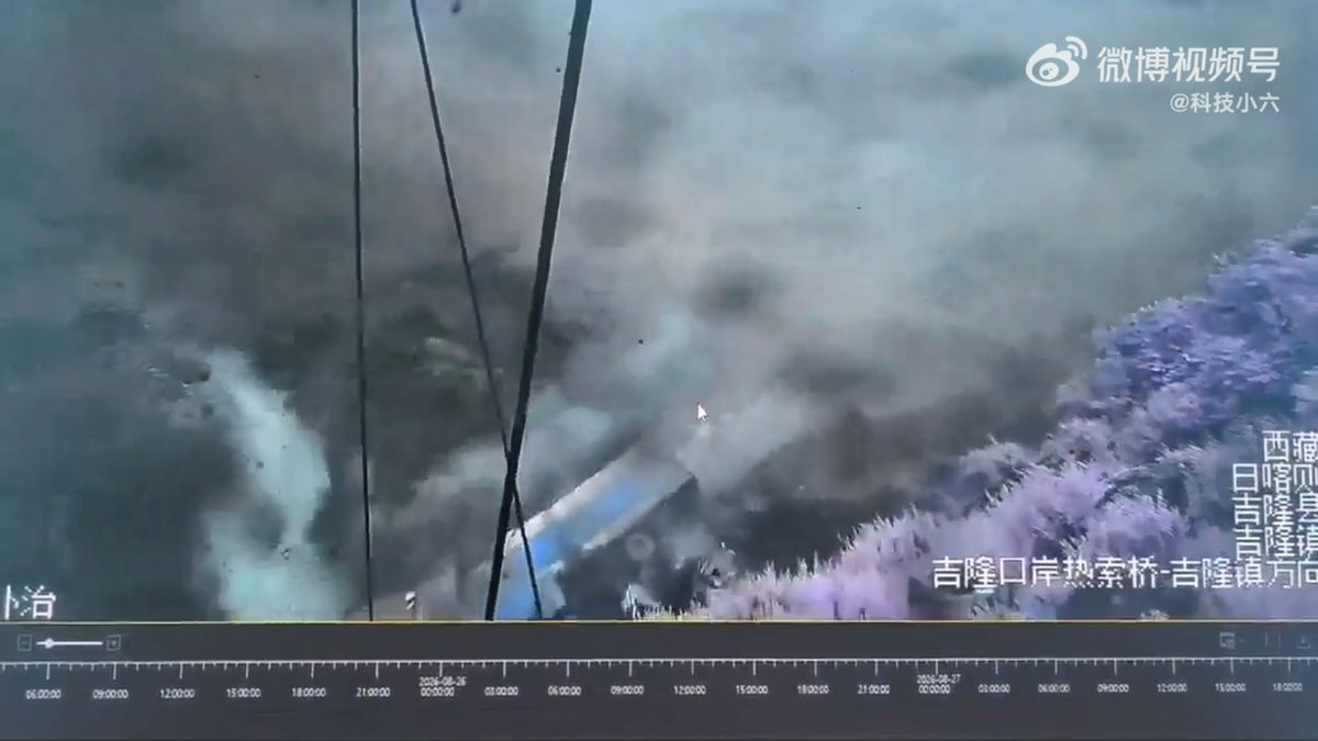 西藏泥石流‧持续更新│增至3人遇难558人失联 解放军开展救援 2 網傳現場畫面。(截圖)