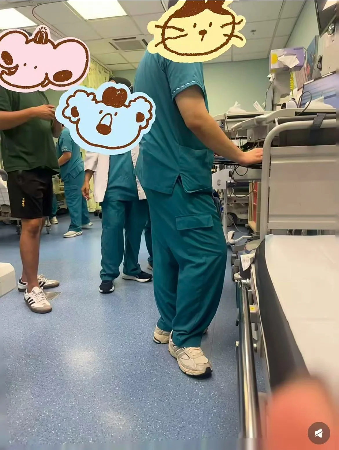 中国2岁女童新加坡行步道遭蛇咬伤 幸属无毒蛇母吁家长小心 4 中國2歲女童新加坡逛博物館遭蛇咬傷。(社交平台截圖)