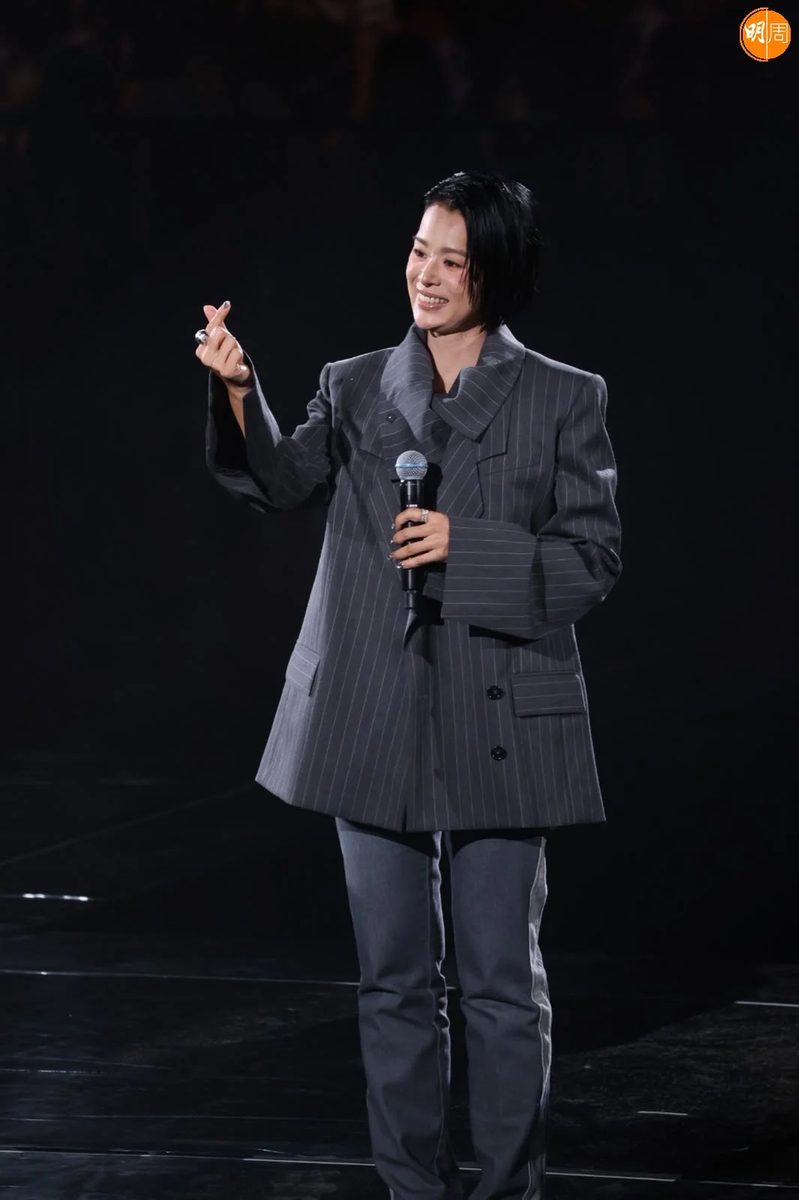 老公与前男友黄宗泽热拥引热议 胡杏儿笑谈不介意合作 3 280e025776ab214a576a9b81e9a5c091f73162455d7cb1083c769dd051475b4f article