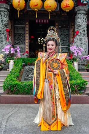 ▲白冰冰在《戲說台灣》化身地母娘娘。（圖／三立提供）