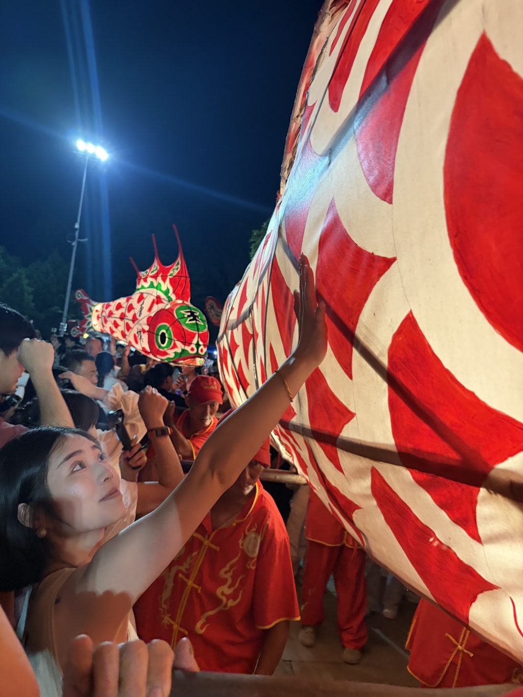 徽州鱼灯点亮古村夜 游客暴增数倍带火文旅IP 3 286359d0ba5d9c9d9584e7b8711cac38e5e247adca8f034ed7727f24e72f4f15 article