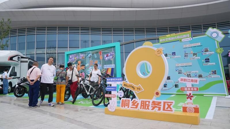 国庆首日近8万人涌入 这座高速服务区凭什么成网红 2 28da38dee397853a61781e1caa99f95493e90488c6c8fa7786e156b1e044c473 article