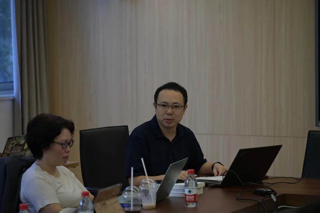 王闯闯:历史研究中AI常产生四类幻觉,主张「不求AI可信,但求可解、可核验」 3 290f1a9b427577aa721300247215e002b127ed0de904fa27ee22f905211a701a article