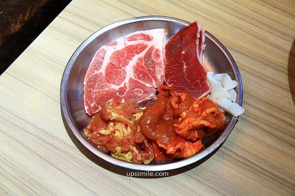 ▲▼豬先生韓式燒肉鍋物吃到飽的環境與餐點。（圖／《UPSSMILE向上的微笑萍子》授權提供）