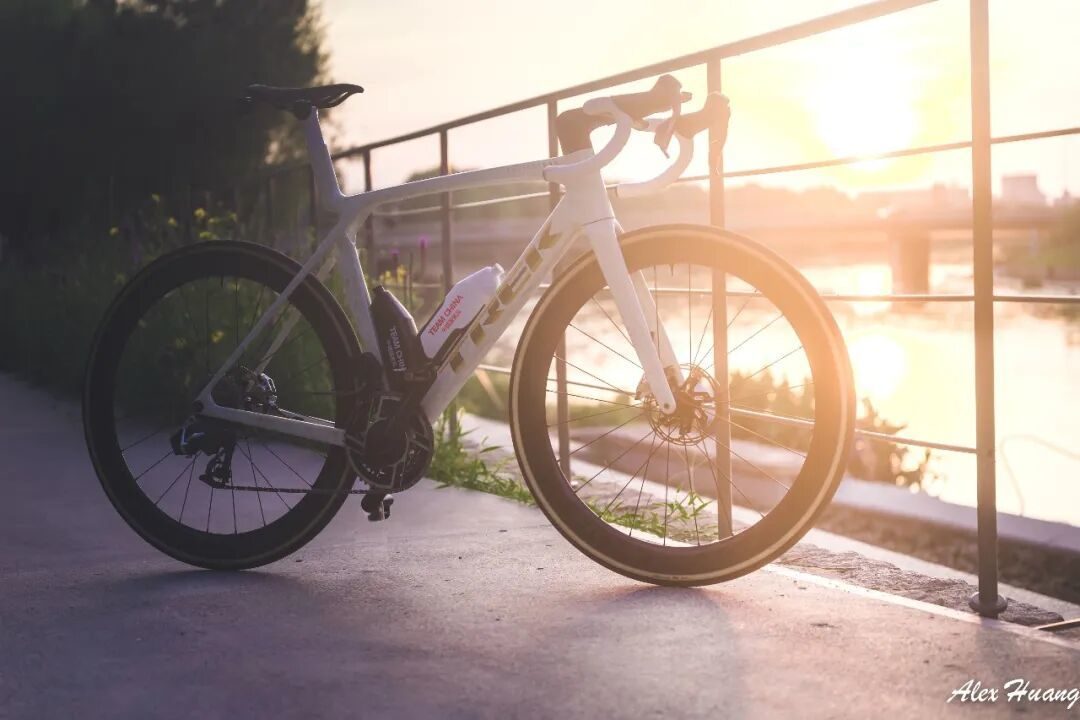 最值得买的顶级公路车?TREK 八代 Madone 评测 3 2a26f06ca9b36f7a4c9f2f0f91fb3c87f8abb113944b4e39fa133dfa282c7375 article