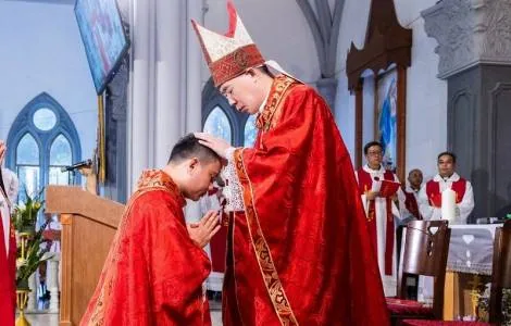 主教祝圣礼上的神职人员