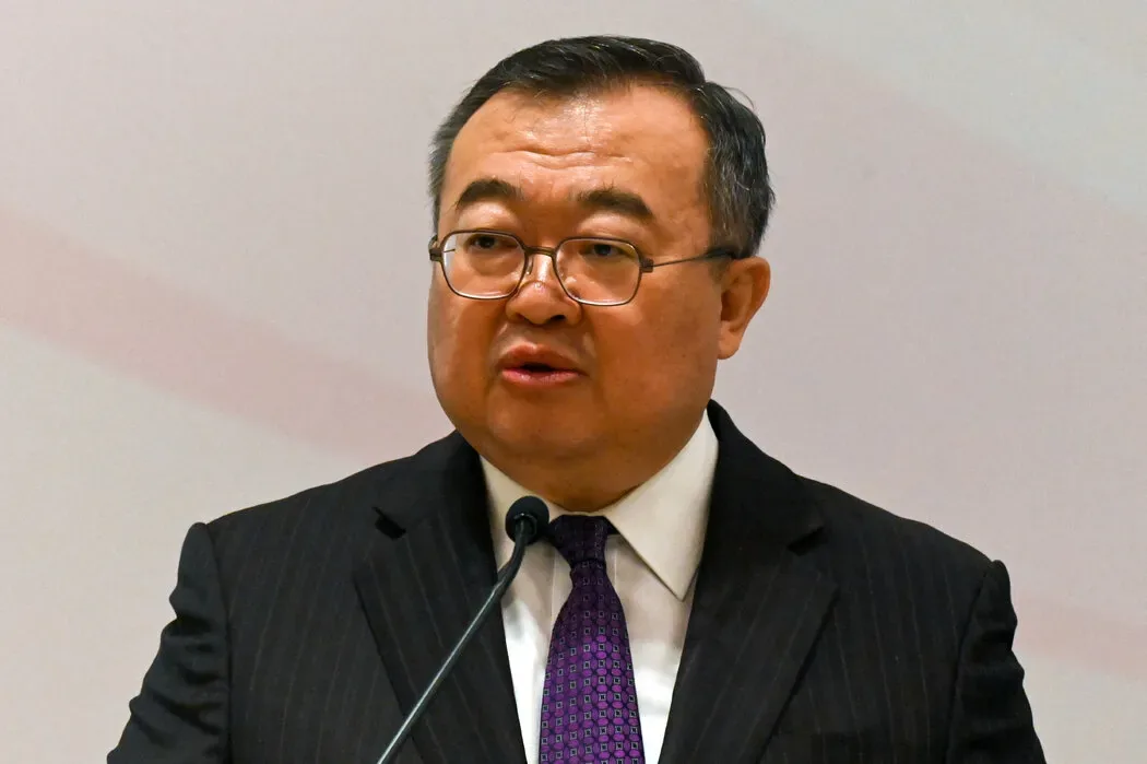 中共开除33名高官党籍 过去四年近百人被除名 1 刘建超,2024年摄于新加坡。他是被开除党籍的33名官员之一。