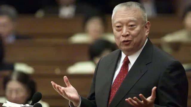 董建华在香港立法会议事厅答询（17/4/2002）