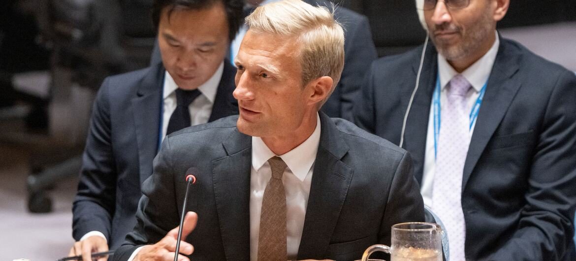 古特雷斯:2025年全球2.66亿人陷粮食危机 苏丹加沙现双饥荒 2 世界粮食计划署代理执行主任卡尔·斯考在联合国安理会会议上发表讲话。