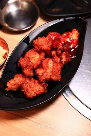▲▼豬先生韓式燒肉鍋物吃到飽的環境與餐點。（圖／《UPSSMILE向上的微笑萍子》授權提供）
